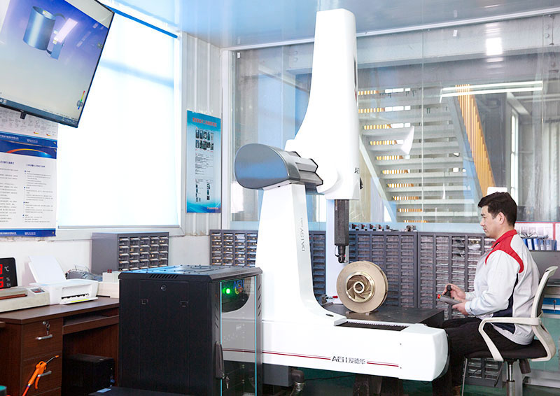 Three coordinate measuring instrument